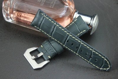 24mm收22mm高質感奪目搶眼深灰色,白色縫線,可替代panerai原廠錶帶之鱷魚皮紋真皮厚實錶帶
