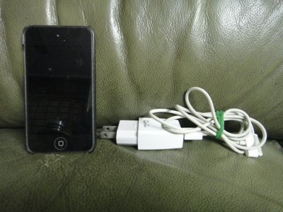 賣8成新 Apple iPod touch 3  8G 主機 版本5.1.1(無盒裝/附保護殼/傳輸線/螢幕有貼保護貼)