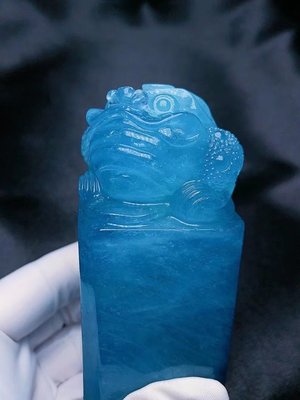 極品天然海藍寶龍印章擺件 天然原礦高，56.3*96.3mm.重472.04g