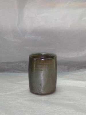 《茁壯啟業 》茶杯 柴燒直筒杯 作者:吳金維 K122 尺寸：6x6x8.3