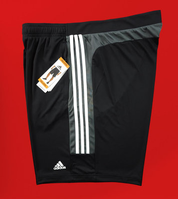 全新 Adidas Aeroready  吸濕/排汗/快乾 黑白三線條 運動短褲 (2XL) (一元起標 無底價)