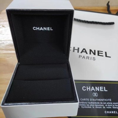 Suki~ 全新品新款Chanel 白色面 絨内里 戒指盒  配件套裝