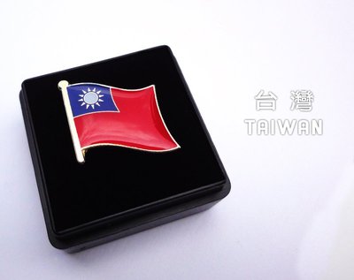 國旗徽章，台灣單旗X10個+義大利雙旗X3個。共13枚