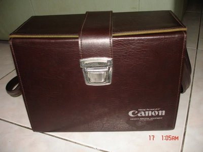 典藏一隻近40幾年的"CANON" AE-1全日本限量版的原裝箱子!