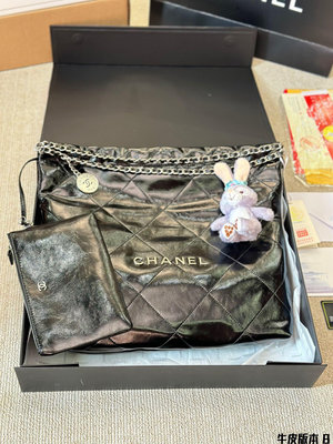 配星黛露 CHANEL 22BAG 以數字命名的“垃圾袋” 2021 年10 月，Chanel 品牌藝術總監NO207380
