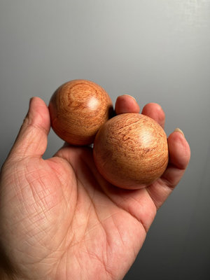 巴西花梨整木做大手球，純實木實心老料，料子顏色漂亮，花紋一致