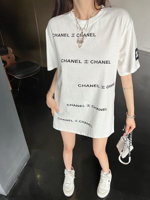 MOMO優選#CH 香 新款風字母印花T恤皮標裝飾寬松版型上身簡約時尚