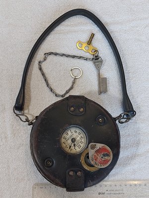時鐘(16)~早期~美國製~衛兵打卡鐘~發條鐘.機械鐘~總重約2.2KG~DETEX~GUARDSMAN