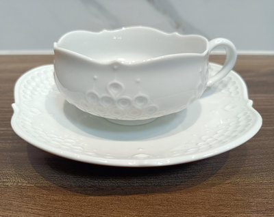 Meissen 白色浮雕紅茶杯