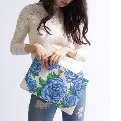 AsukA的衣物間~ Joyrich Brush Rose Clutch Bag藍玫瑰花圖案手拿包收納袋