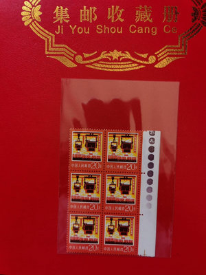 出黑卡精裝集郵收藏冊一本，包括郵票、小型張，有T1（6-5）
