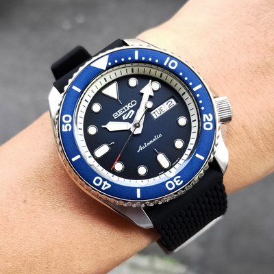 SEIKO 5號 Sports系列 SRPD71K2 精工錶 手錶 42mm 機械錶 藍面盤 黑色橡膠錶帶 男錶