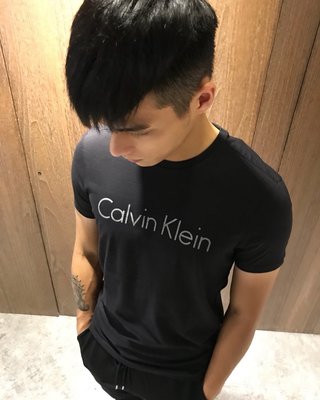 美國百分百【Calvin Klein】T恤 CK 短袖 T-shirt 短T logo 黑色 上衣 XS S號 F385