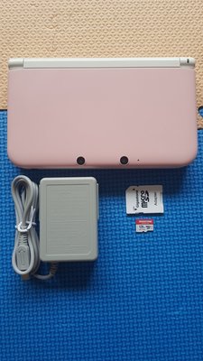 【回憶瘋】售3DS LL 粉色機(已改機.內建遊戲) 贈送32G卡(內附遊戲)  8成新