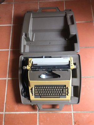 日本製 ROYAL 古董電動英文打字機