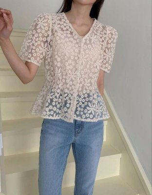 Mollilovefashion ⊁ 韓國代購 透視 蕾絲 刺繡花朵 收腰 顯瘦 娃娃衫 襯衫 上衣