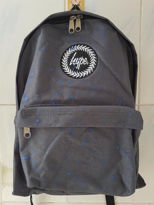 【全新現貨】英國潮牌JUSTHYPE灰底藍潑漆點點後背包 男女皆可 Hype Speckle Backpack休閒背包