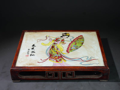 珍藏花梨木鑲瓷板畫茶桌。尺寸: 高6cm 長34cm 寬26cm15000R-855