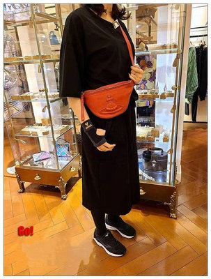 新品 22新款日本Vivienne Westwood西太后立體大土星腰包胸包男女情侶- 可開發票