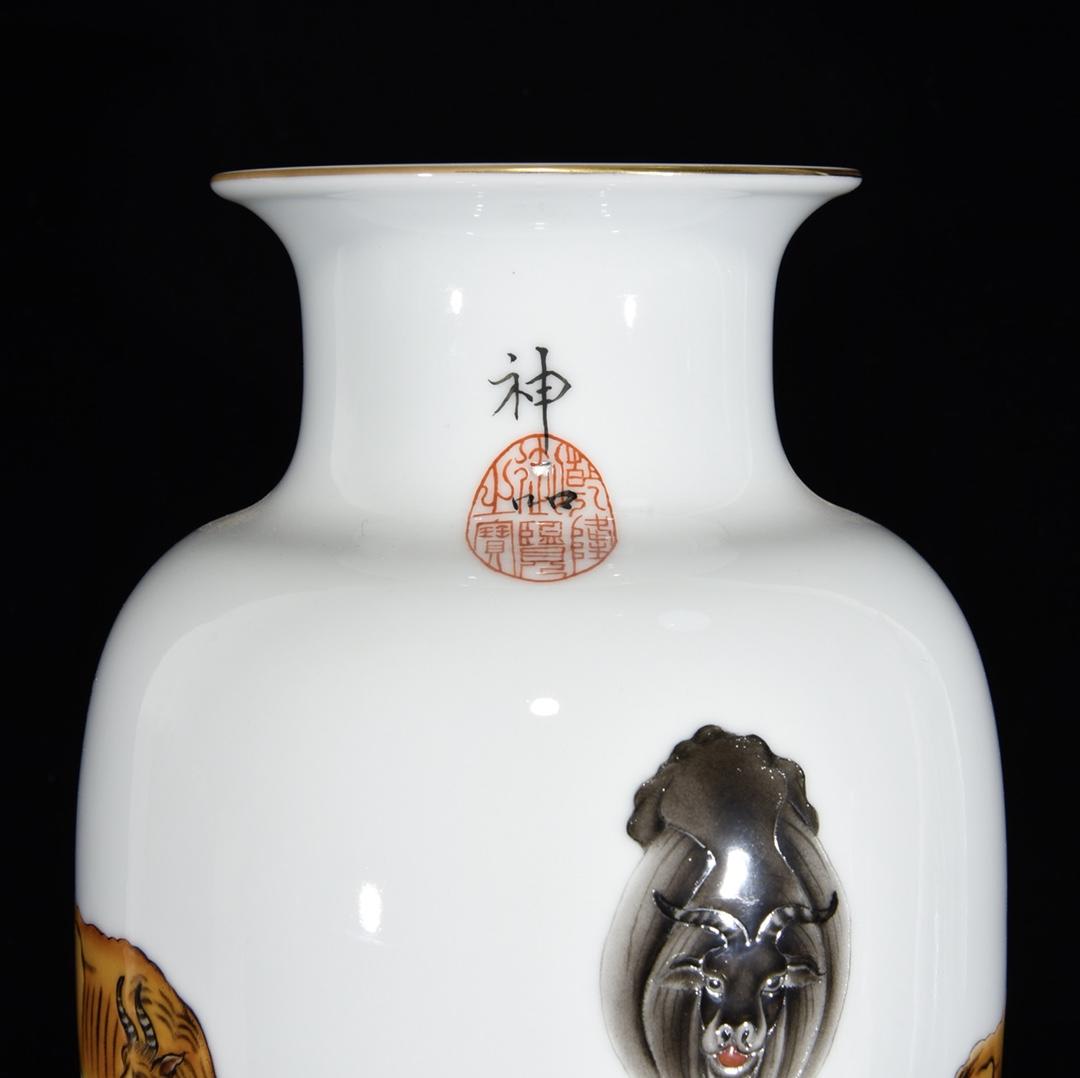 清乾隆郎世寧作琺瑯彩五牛圖紋瓶，34×18，2800（有一個）1007粉彩瓷器 