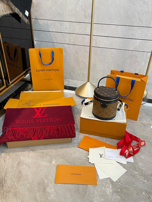 【二手包包】牛皮 皮 K金+官網飛機箱+配送絲巾 Lv Cannes 發財桶 圓桶包 它就是這么惹人愛，不僅NO171416