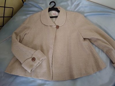 [99go] 全新日本專櫃 FIAZZA   單扣 羊毛 傘狀 短大衣 9號M-小XL號
