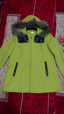 分享出清~ 專櫃MOMA 時尚皮質拼接 傘型保暖 羊毛大衣