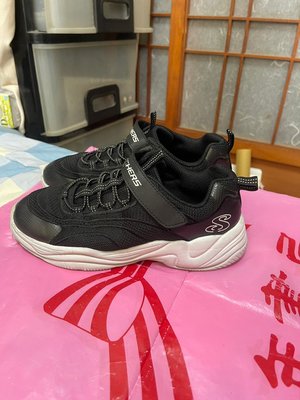 「 二手鞋 」 Skechers 兒童運動休閒鞋 US3（黑）鐵4