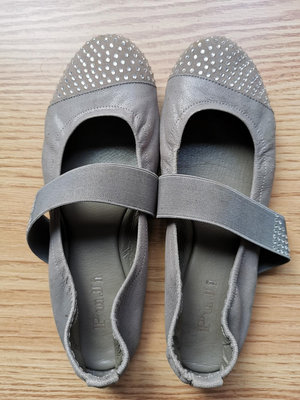 專櫃品牌Puji灰色水鑽娃娃鞋