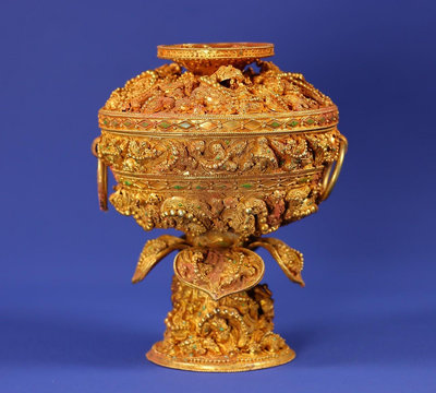 舊藏戰漢炸珠純銀鎏金鑲寶石雙耳罐高13厘米，口直徑9.5厘米，重535克420002