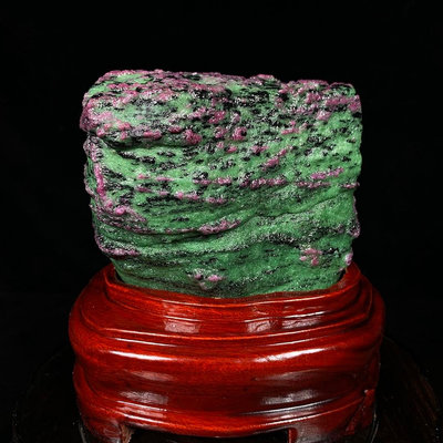 原石擺件 奇石擺件 緬甸紅綠寶 天然原礦帶座高13.5×11×7.5公分 重1.7公斤 編號350260