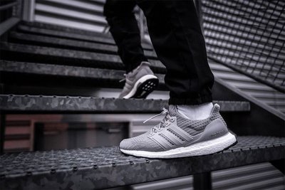 Adidas Ultra Boost 4.0  灰色 運動休閒鞋 男尺寸 免運