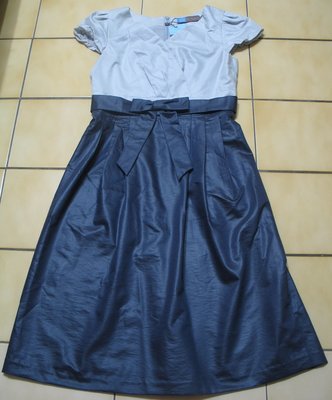 PERNG YUH芃諭全新38號有吊牌,淺灰色+深藍灰色.活動式立體蝴蝶結腰帶~假2件式短袖洋裝