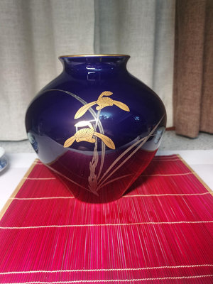 日本香蘭社帝王藍琉金花瓶 香蘭東社 瑠璃釉金彩色絵蘭花瓶