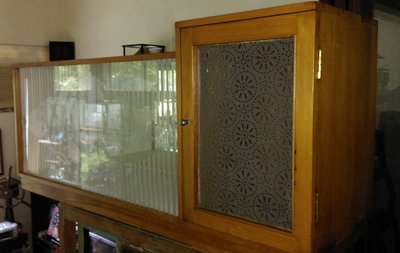 檜木小品櫃-懷舊噴砂玻璃圖,[梅開五福,竹報平安]