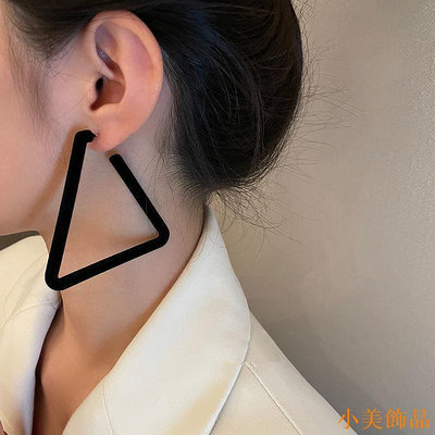 晴天飾品【SHINE GIRL】黑色三角耳環 年新款潮 植絨幾何小眾 氣質高級 大氣誇張感耳飾女