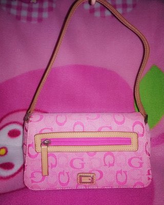 甜甜妞妞小舖 ☆品牌 GUESS 粉紅色 肩背包 手提包 手拿包 小包