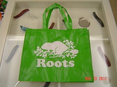 ROOTS 2011年 限量隠藏版-綠色 大型款 狸貓環保購物袋 ( 全新) 特價:400元