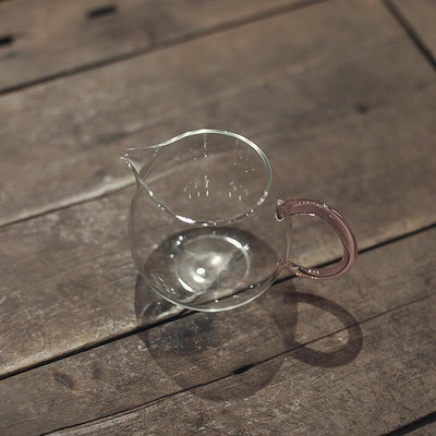 圓滿公道杯粉色把手 高硼硅個高透玻璃 耐熱公杯 分茶器