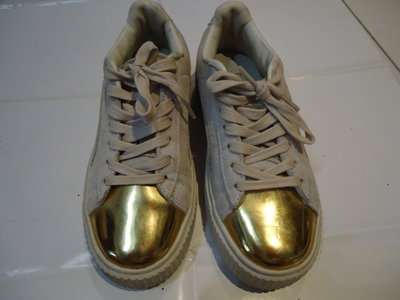 PUMA 灰白色金頭麂皮面休閒運動鞋,US:6.5/CM:23,鞋內長:22.8cm,少穿極新,清倉大特價.