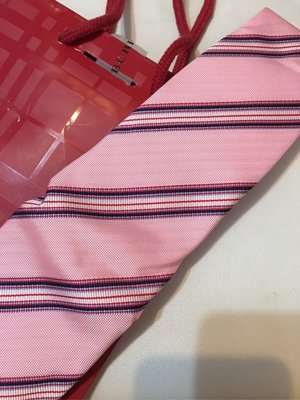 Burberry Tie 現代剪裁條紋真絲領帶  粉紅色底藍白紅斜紋 搭配黑色白色襯衫都亮眼 全新