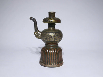 清乾隆茶葉沫地仿青銅器壺，高度21.5cm肚徑13.2cm