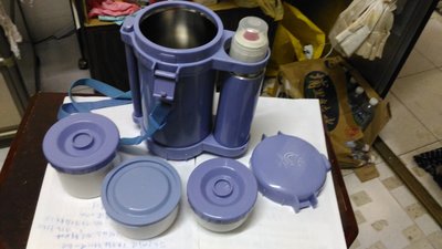 日本製造 藍色ABS樹脂材質 3件式便當盒及不銹鋼水壺組 耐熱80度C 附有背帶  二手品