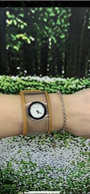 BURBERRY櫃上新款手錶 百搭皮革配透明錶帶時尚手錶9成新以上 便宜價5890元出售⋯