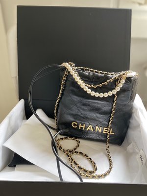 Chanel 22 bag mini 黑金 珍珠 $2xxxxx 價格 有預算私😉 在台現貨