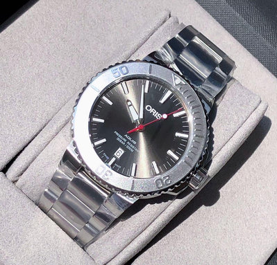 ORIS Aquis Relief Date 灰色錶盤 銀色不鏽鋼錶帶 男士 自動機械錶 0173377304153-0782405PEB 潛水錶