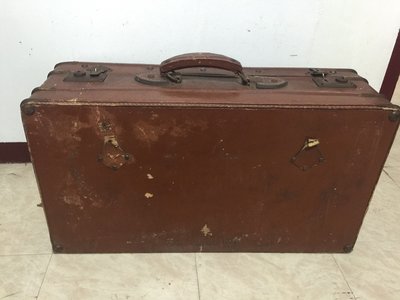 古早老皮箱B，外觀如圖，內裡乾淨，一個皮箱500