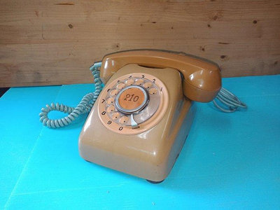庄腳柑仔店~早期600型轉盤式電話機