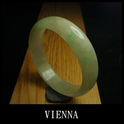 【VIENNA】《手圍18.4/16mm版寬》緬甸玉/冰種水潤翠青蜜飄蘋果綠翡翠/玉鐲/手鐲M+^/X53