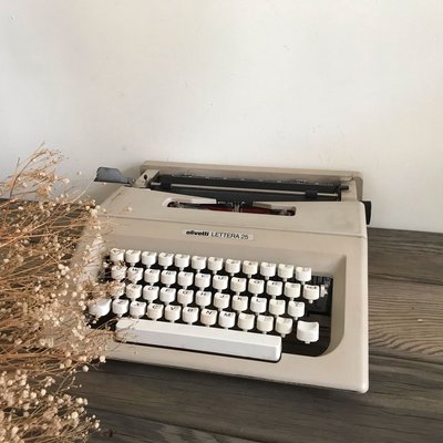（年代秀）已讓藏～早期 西班牙製 Olivetti 打字機 老件收藏 陳列古道具
